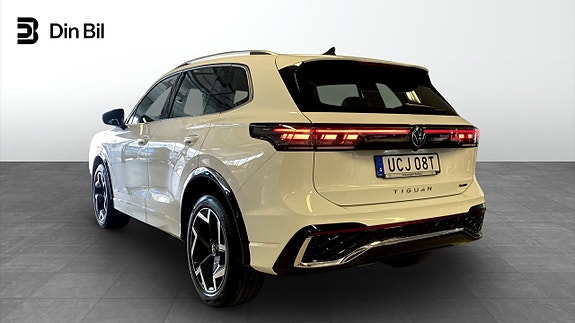 Volkswagen Tiguan 3 of 14