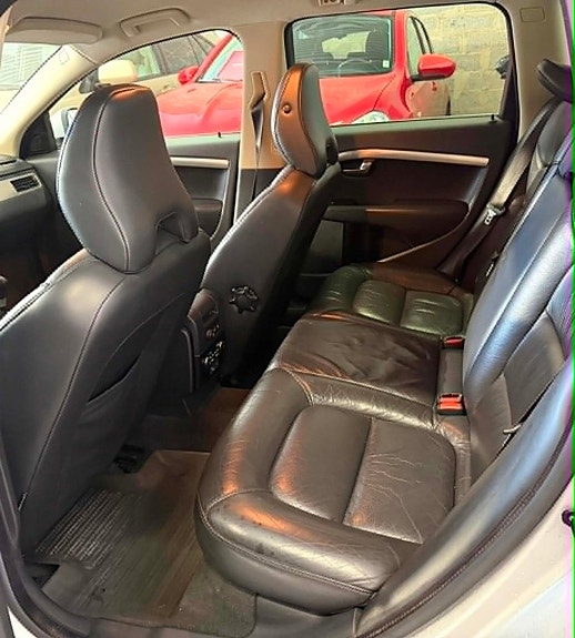 Volvo V70 13 of 25