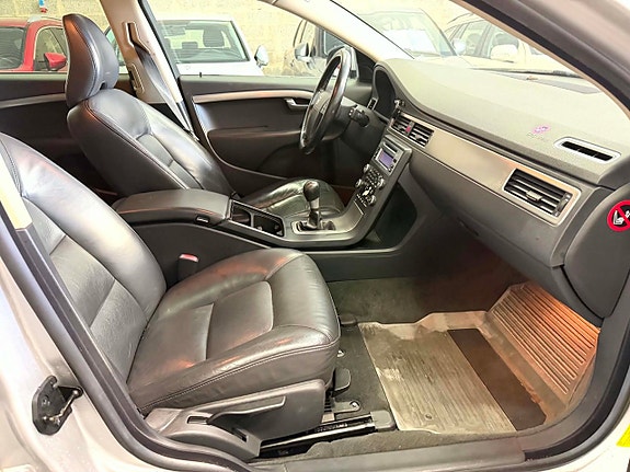 Volvo V70 10 of 25
