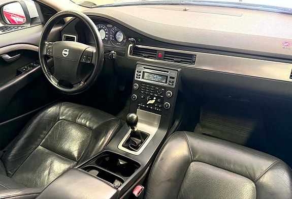 Volvo V70 12 of 25