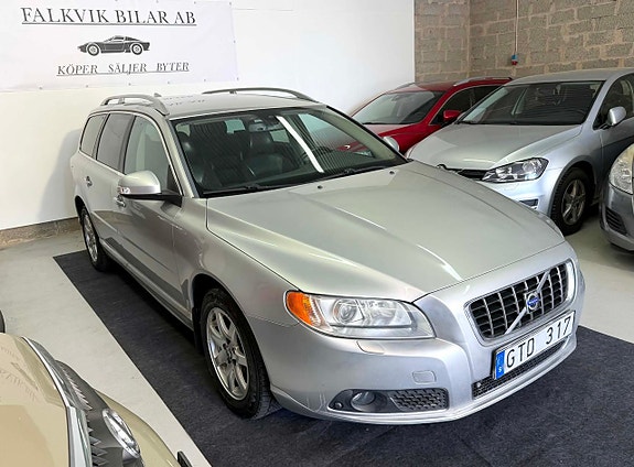 Volvo V70 2 of 25