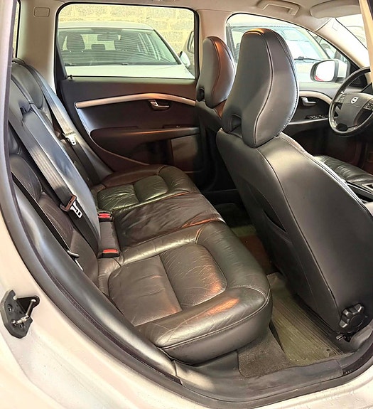 Volvo V70 14 of 25