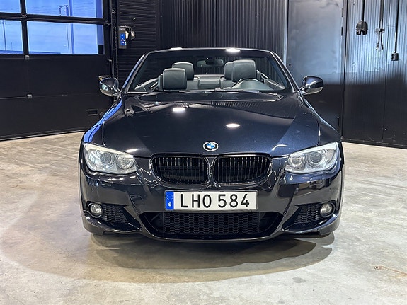 BMW 325i 2 of 5