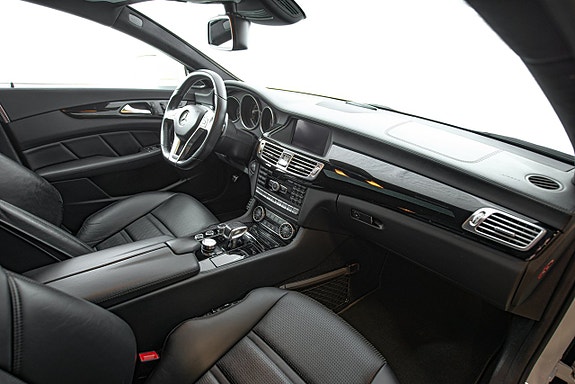 Mercedes-Benz CLS63 14 of 30