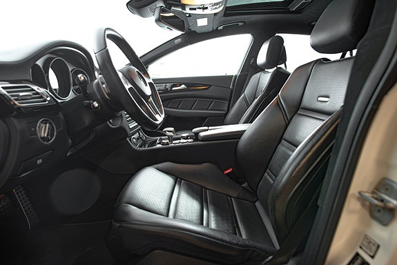 Mercedes-Benz CLS63 12 of 30