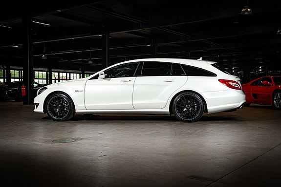 Mercedes-Benz CLS63 3 of 5