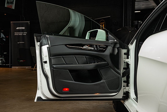 Mercedes-Benz CLS63 9 of 30