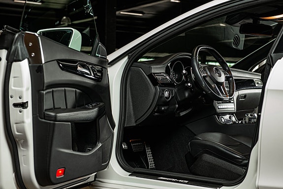 Mercedes-Benz CLS63 10 of 30