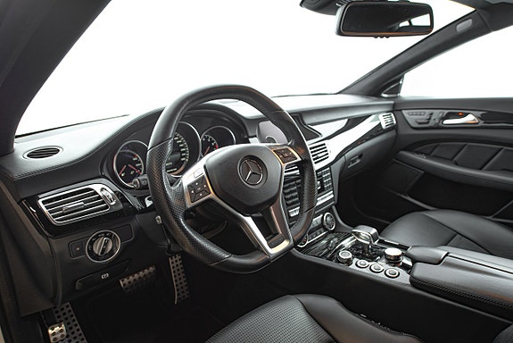Mercedes-Benz CLS63 11 of 30