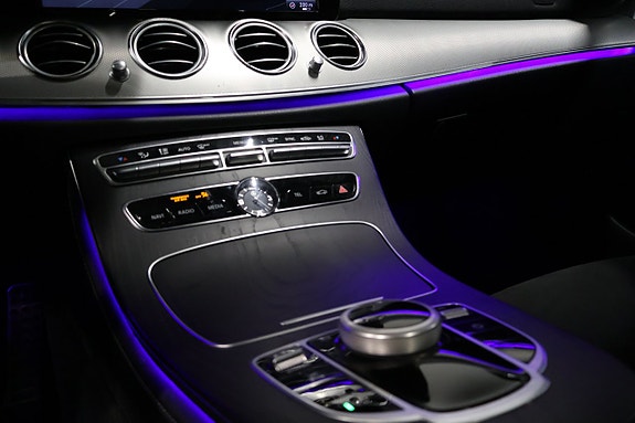 Mercedes-Benz E200 18 of 27