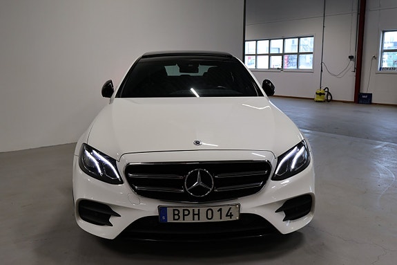 Mercedes-Benz E200 3 of 5