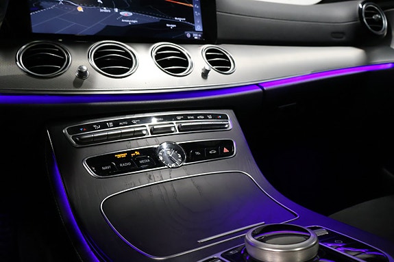 Mercedes-Benz E200 19 of 27