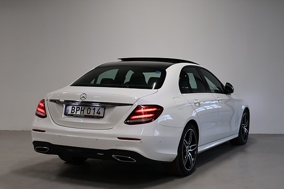 Mercedes-Benz E200 7 of 27