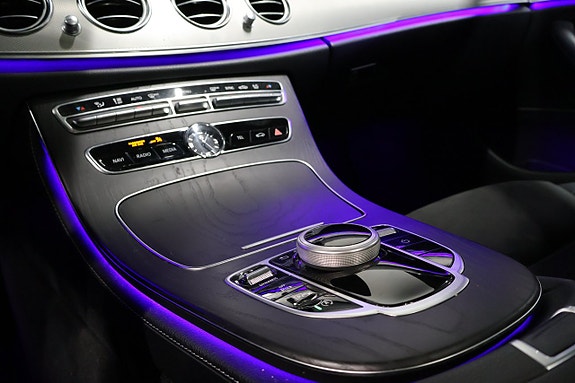 Mercedes-Benz E200 21 of 27