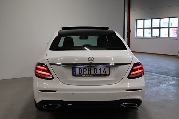 Mercedes-Benz E200 8 of 27