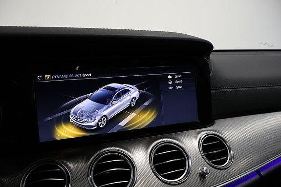 Mercedes-Benz E200 24 of 27