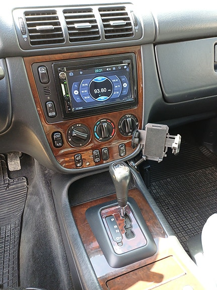 Mercedes-Benz ML320 6 of 13