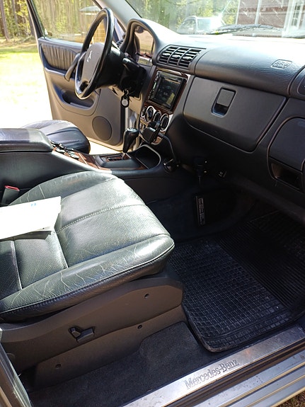 Mercedes-Benz ML320 13 of 13