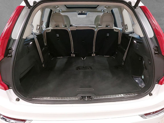 Volvo XC90 7 of 8