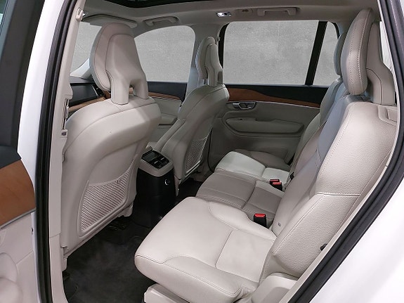 Volvo XC90 6 of 8