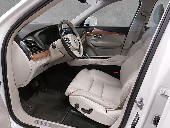 Volvo XC90 5 of 5