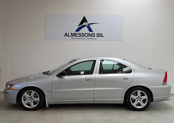 Volvo S60 4 of 5