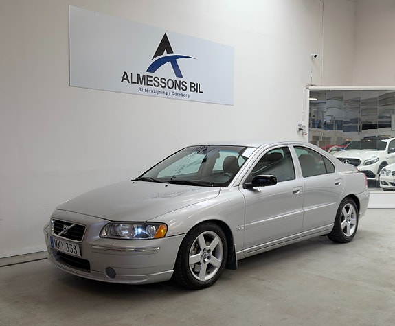 Volvo S60 2 of 5