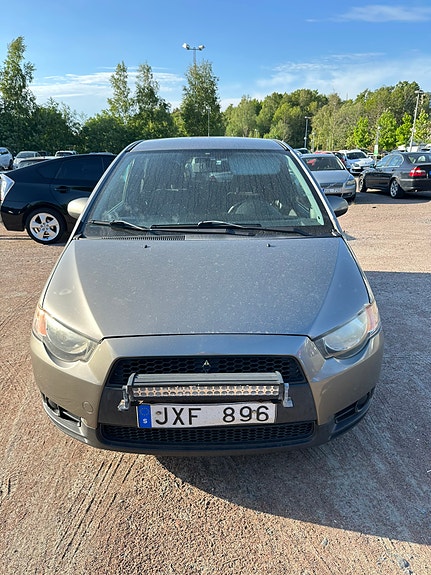 Mitsubishi Colt 2 of 5