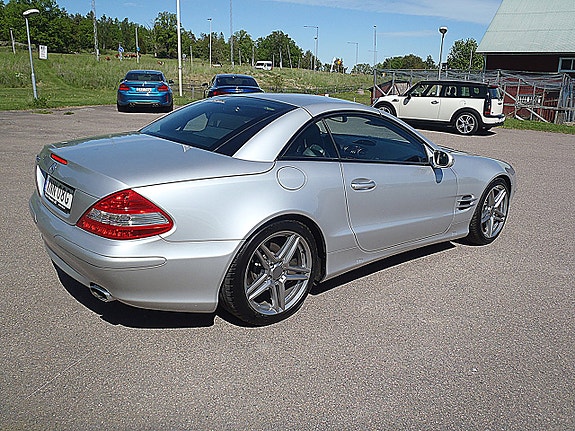 Mercedes-Benz SL500 7 of 17