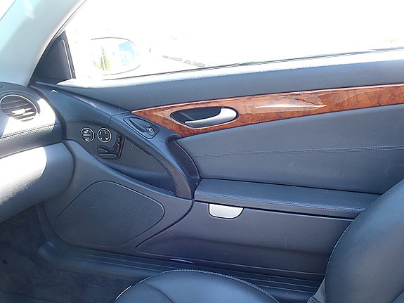 Mercedes-Benz SL500 13 of 17