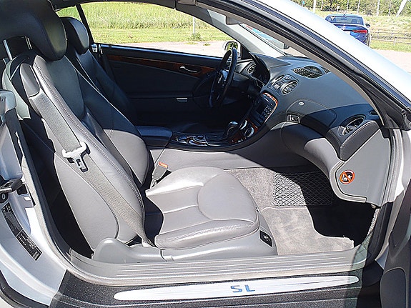 Mercedes-Benz SL500 12 of 17