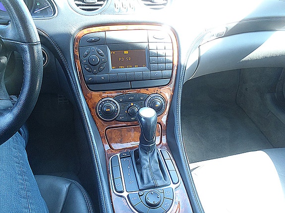 Mercedes-Benz SL500 11 of 17