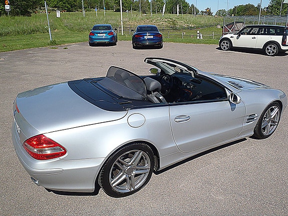 Mercedes-Benz SL500 3 of 5