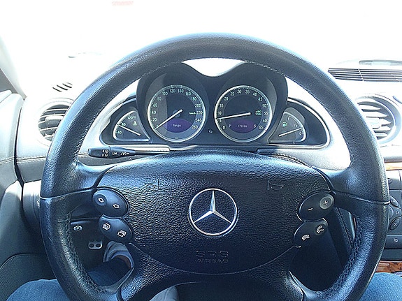 Mercedes-Benz SL500 10 of 17