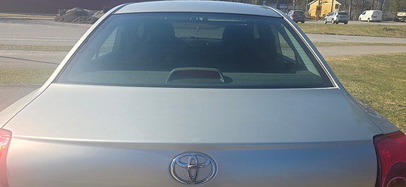 Toyota Avensis 2 of 5