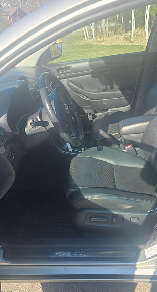 Toyota Avensis 5 of 5