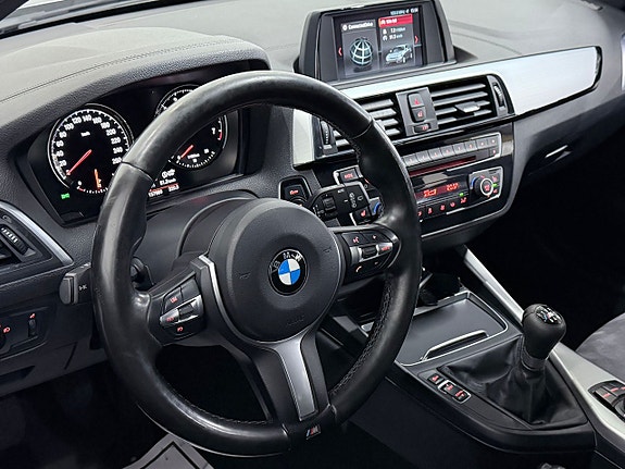 BMW 118i 2 of 5