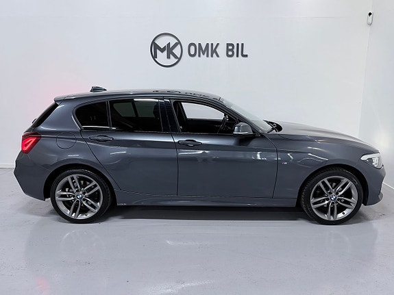 BMW 118i 4 of 5