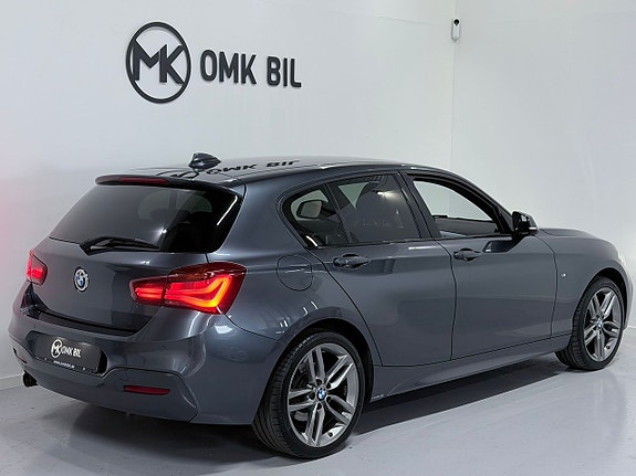 BMW 118i 3 of 5