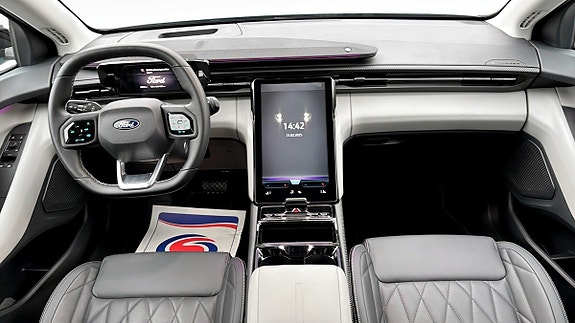 Ford Explorer 4 of 5