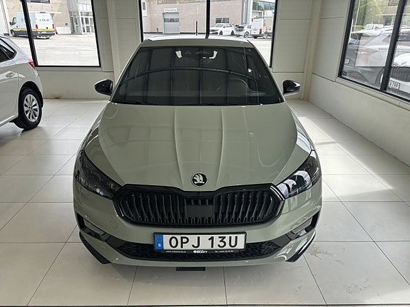 Skoda Fabia 2 of 5