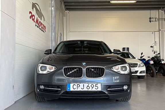 BMW 118d 3 of 5