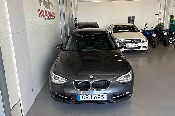 BMW 118d 4 of 5