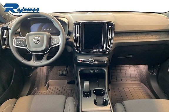 Volvo EX40 10 of 19