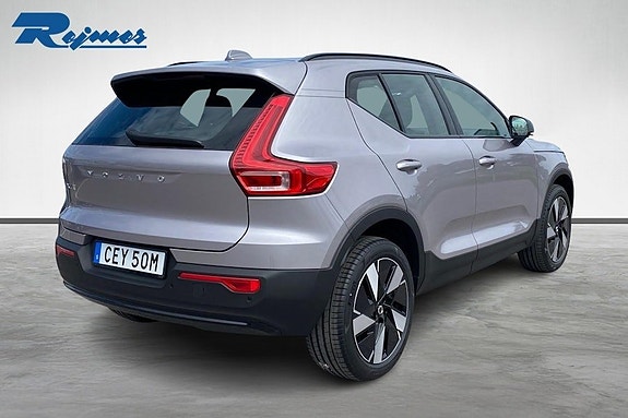 Volvo EX40 2 of 19