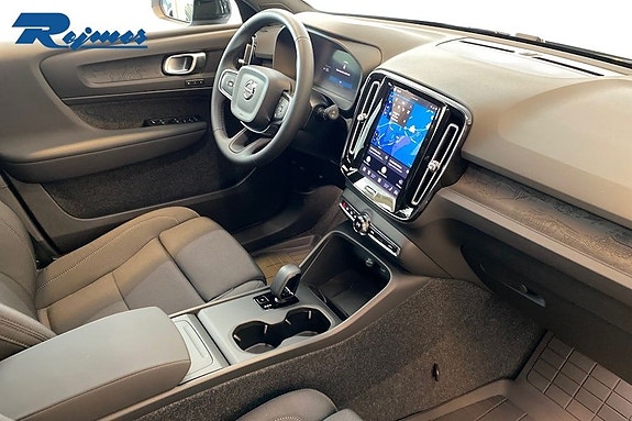 Volvo EX40 11 of 19