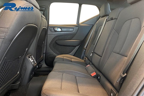 Volvo EX40 13 of 19