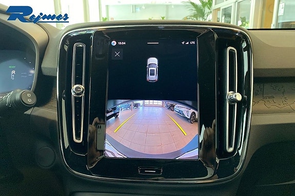 Volvo EX40 9 of 19