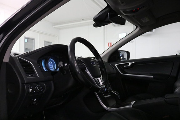 Volvo XC60 11 of 25
