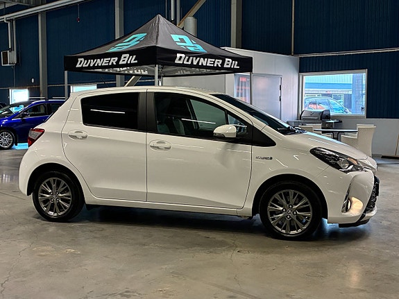 Toyota Yaris 2 of 5